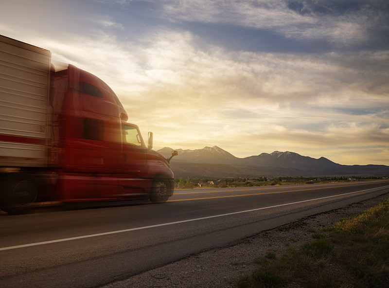 经由中国香港将眼镜寄到日本富山市(Toyama)