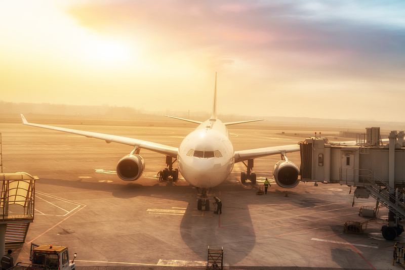 经过中国上海把鞋子邮寄到日本岐阜市(Gifu)