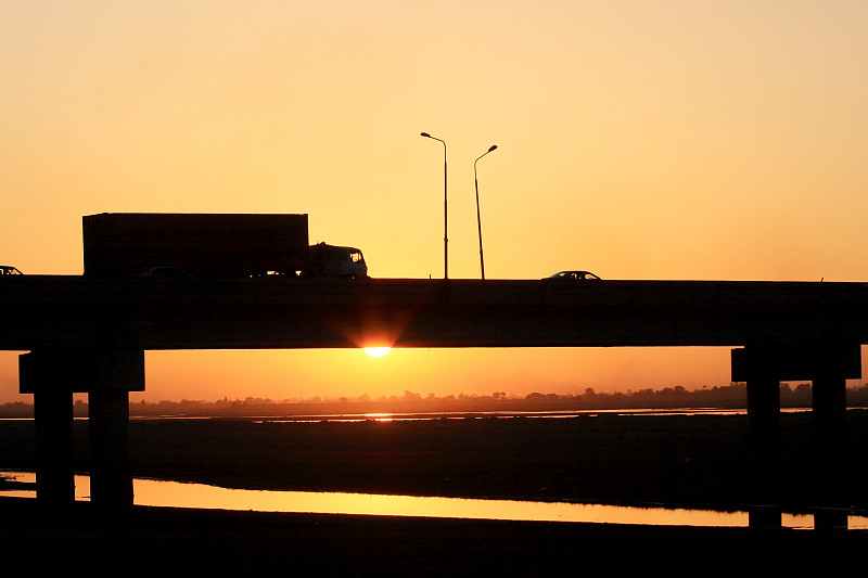 通过中国石家庄把行李箱邮寄到日本柏市(Kashiwa)