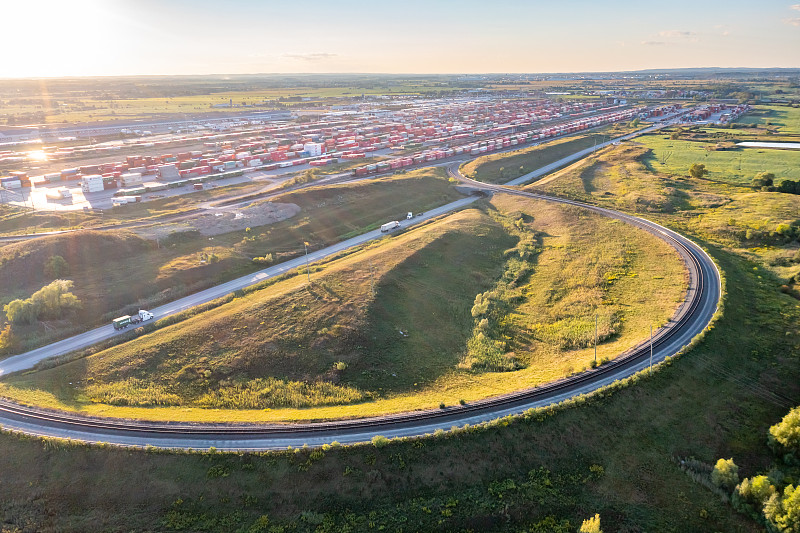 经过中国深圳把CD邮寄到日本滨松市(Hamamatsu)