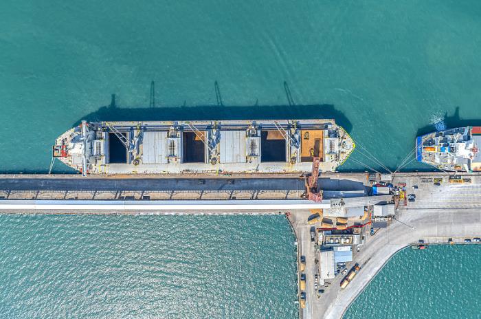 从中国发国际物流到日本，是按照实际重量计费还是体积重量计费？