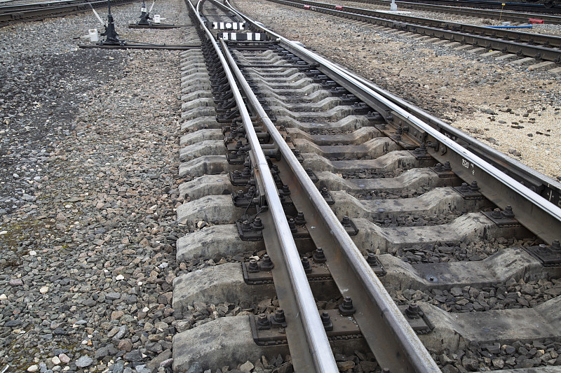 从青岛把移动电源邮寄到马来西亚民都鲁(Bintulu)