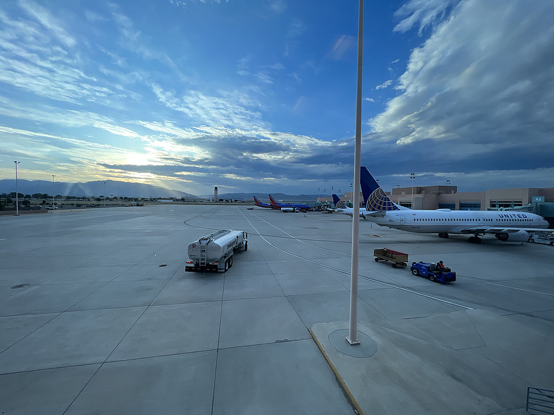 经由上海把红酒邮寄到马来新山(Johor Bahru)