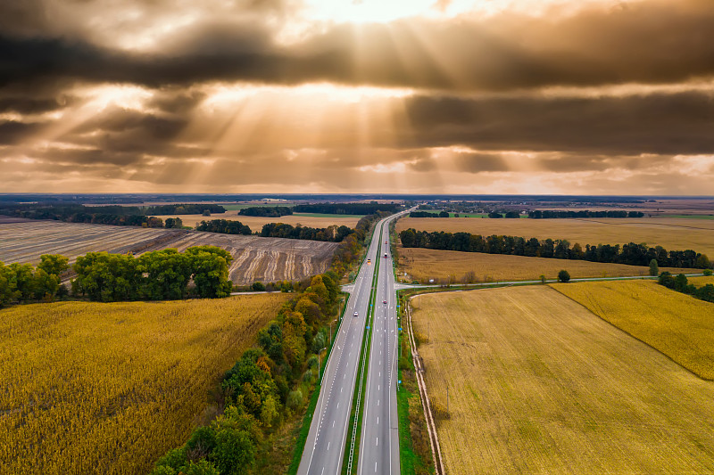 经由青岛把电视寄到马来西亚巴生港(Port Klang)