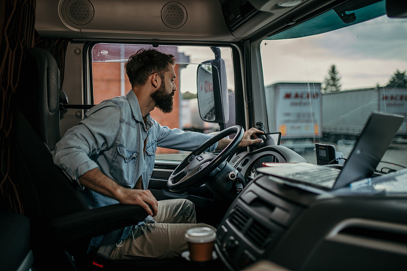 经过中国哈尔滨化学品邮寄到马来西亚怡保(Ipoh)