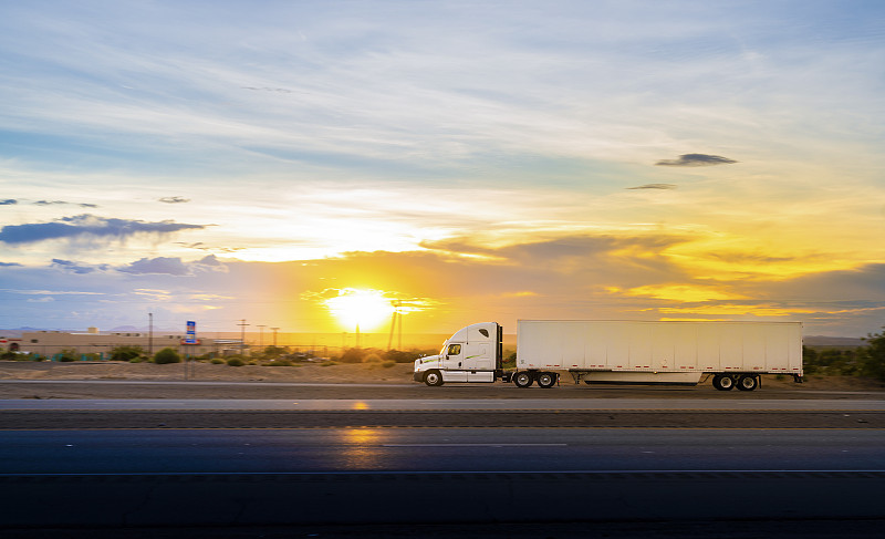 经过中国南京胶水邮寄到马来瓜拉登嘉楼(Kuala Terengganu)
