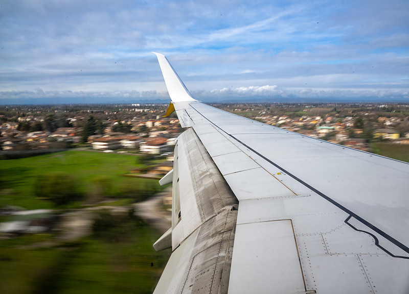 通过中国深圳蓝牙耳机邮寄到马来丹绒马林(Tanjung Malim)