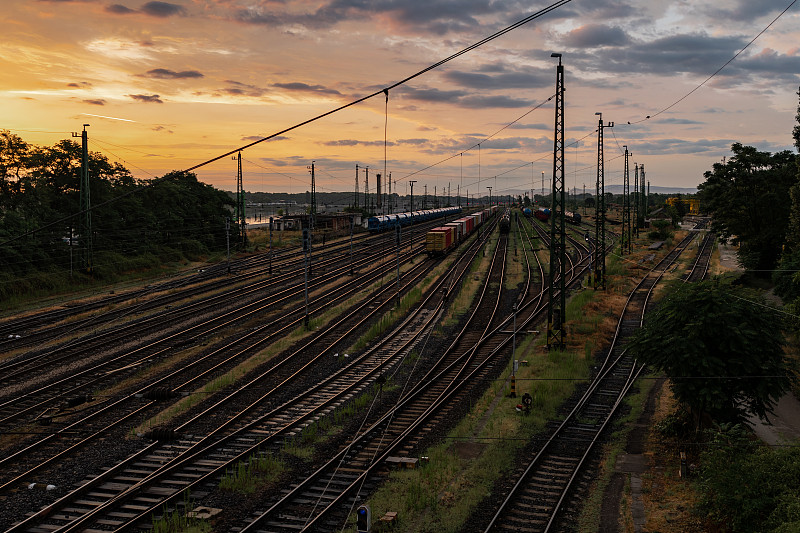 经过中国杭州将零食寄到马来西亚民都鲁(Bintulu)