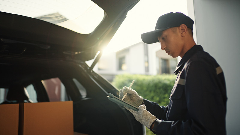 经过中国上海火机油邮寄到马来根地咬(Keningau)