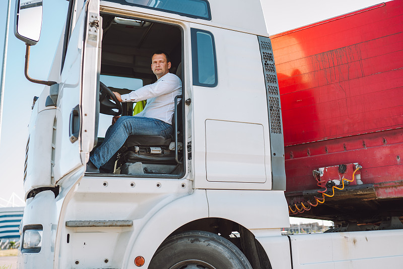 中国佛山到马来西亚瓜拉皮里斯(Kuala Pilah)送货到家专线