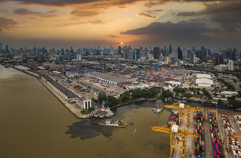 物品预制舱式变电站从中国深圳采用海运配送到达美国阿尔伯克基