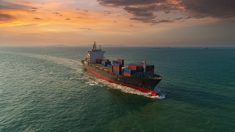 物品起重轨经中国青岛采取轮船快递抵到美国俄克拉荷马城