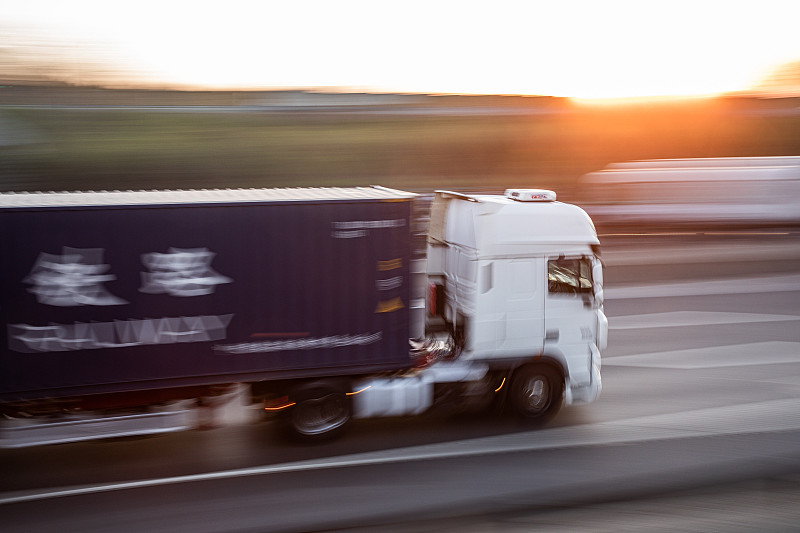 经过深圳把海鲜寄到美国奥马哈 经过深圳把海鲜寄到美国奥马哈