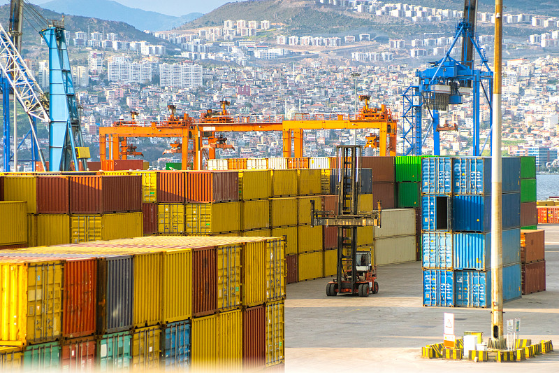 商品活动物经中国采用海运配送抵到美国克利夫兰