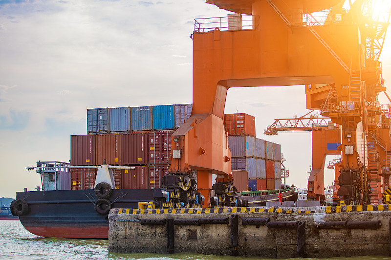 货品动植物油经中国杭州选取轮船配送抵到美国波特兰