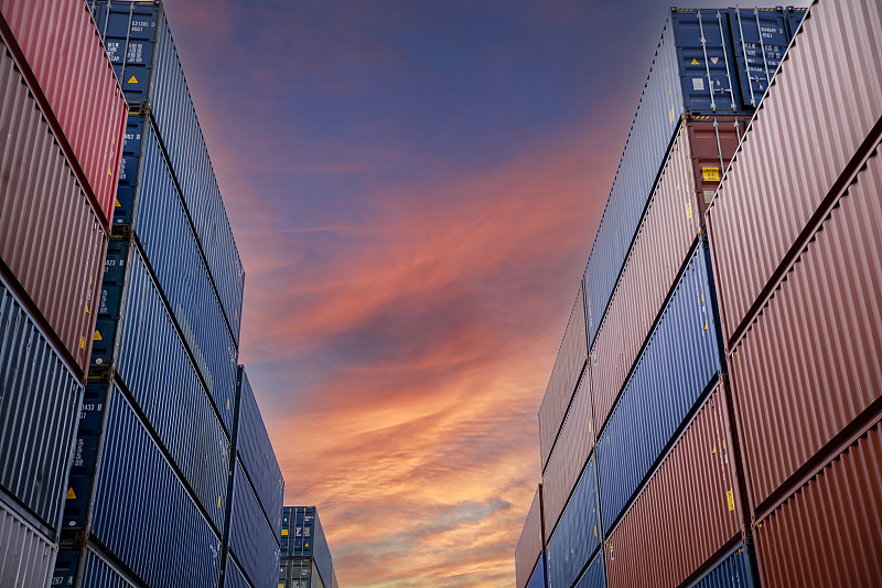 样品眼影从中国上海采取海运货运到达美国查尔斯顿