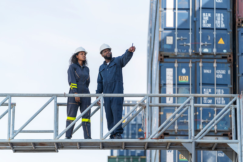 商品木制梳妆台经上海选用轮船物流配送到达美国迈阿密