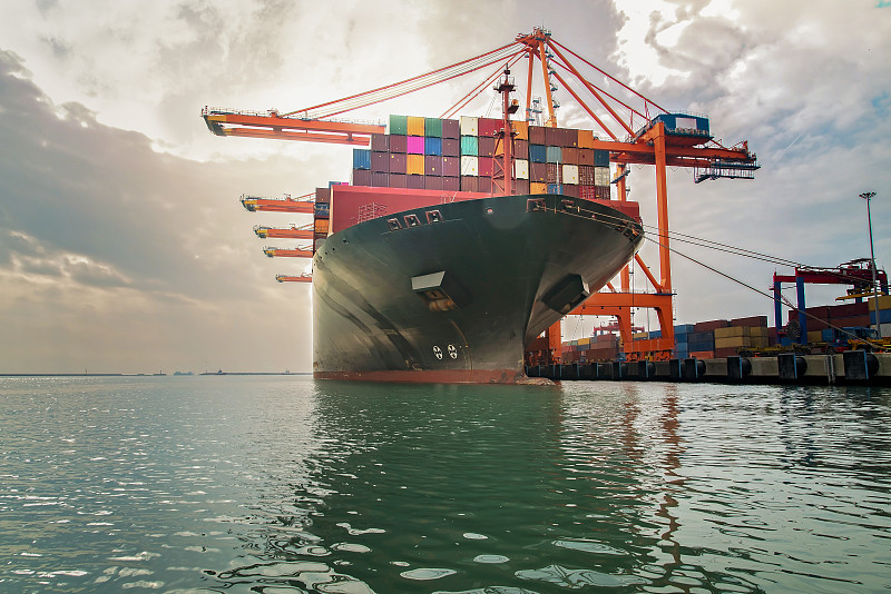 商品户外运动服饰（冲锋衣、速干裤、防晒衣）从石家庄选用海运速递到美国堪萨斯城