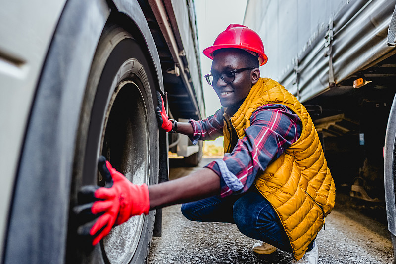 经过昆明把狗邮寄到美国莫比尔