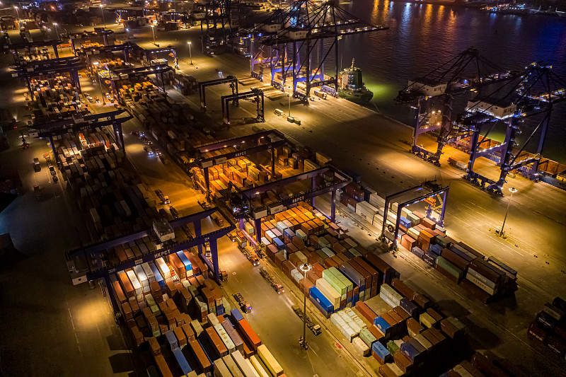 货品热轧圆钢经深圳选择轮船配送至美国迈阿密