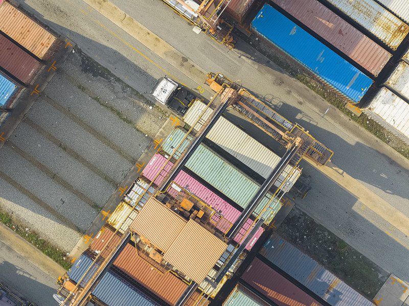 商品异型钢经中国郑州使用轮船货代到达美国里士满