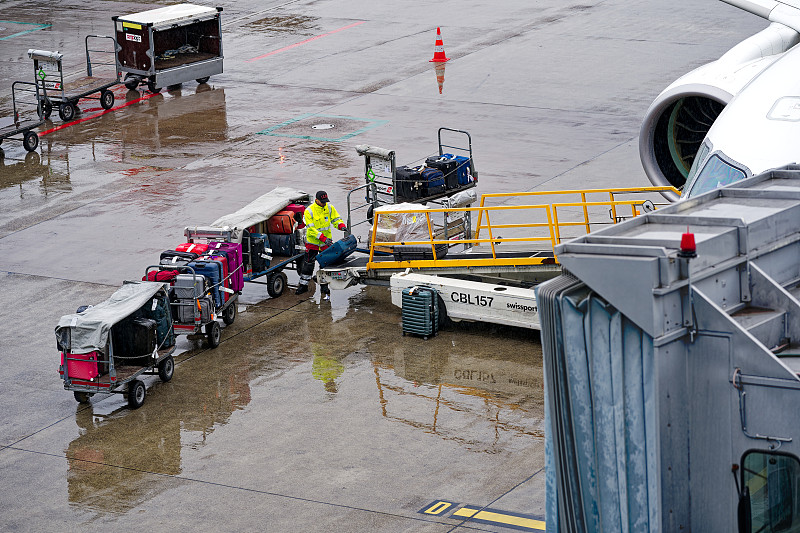 通过中国广州将仿牌寄到美国洛杉矶