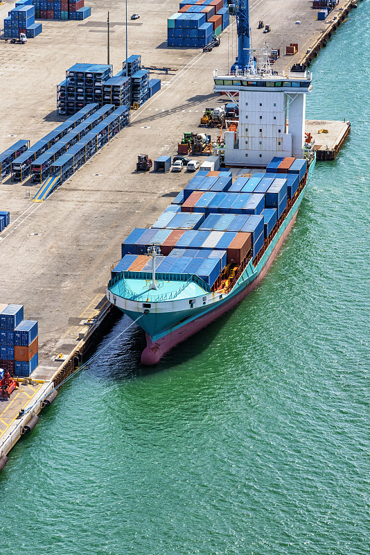 货品指接板经广州采纳轮船送货抵到美国圣安东尼奥