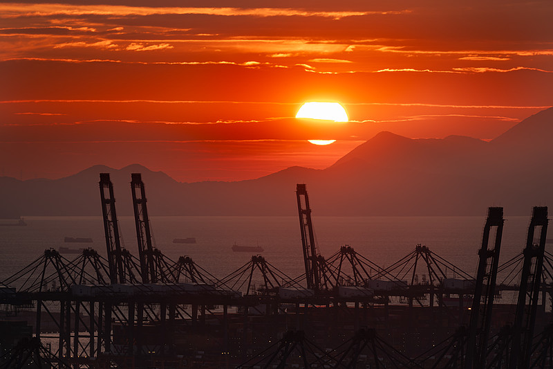 经过中国石家庄把液体寄到美国孟菲斯