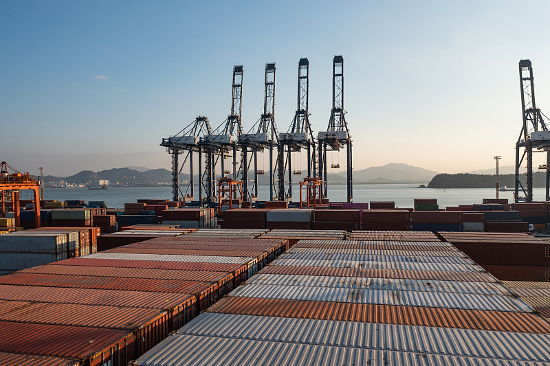 通过中国南京把沙发寄到美国堪萨斯城