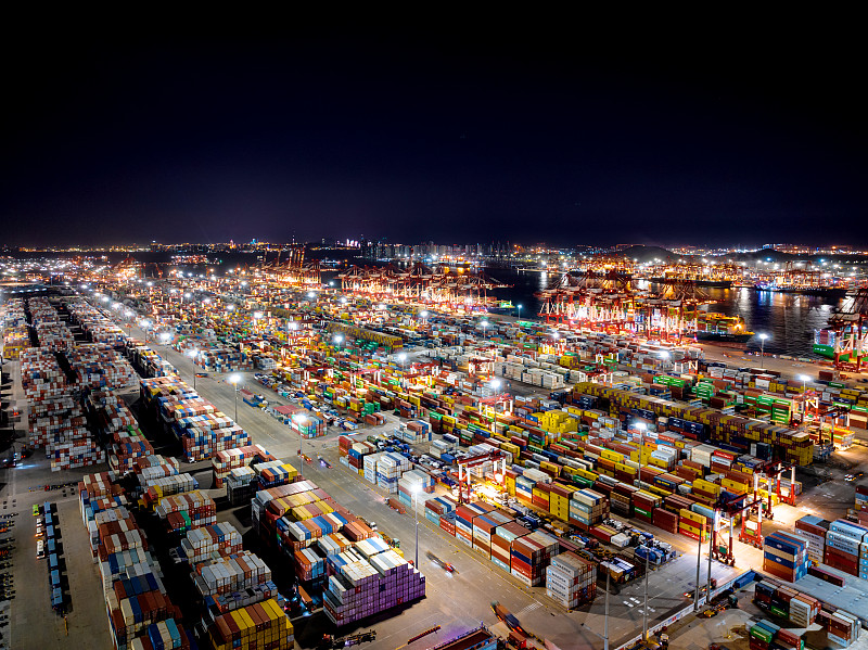 商品车载空气净化器及香薰机经中国上海选用轮船速递抵到美国休斯顿