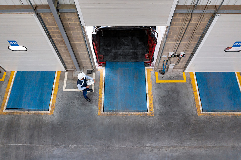 物品胶合木梁经中国大连使用轮船物流配送抵达美国罗利