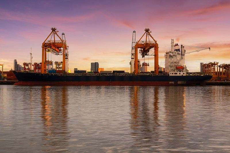 物品电烤箱经中国长春采取海运速递到达美国洛杉矶