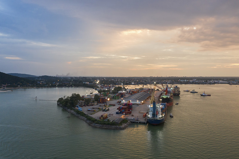 货品光纤熔接机从广州选用轮船快递至美国图森