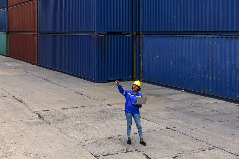 物品汽车应急用品（应急电源、应急手电筒）从中国杭州采用海运速递至美国巴尔的摩