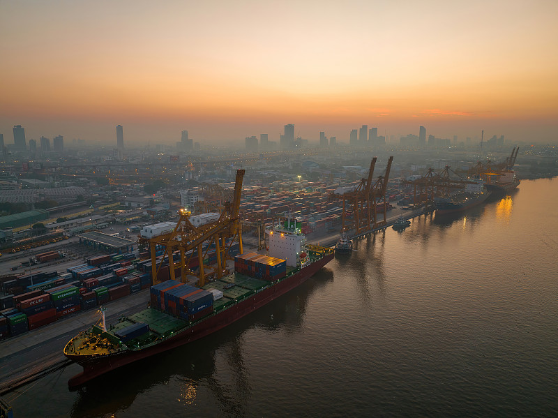 物品手机游戏摇杆经深圳选取轮船送货抵达美国哥伦布