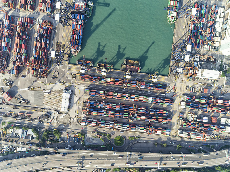 经由中国乌鲁木齐把信用卡邮寄到美国克利夫兰