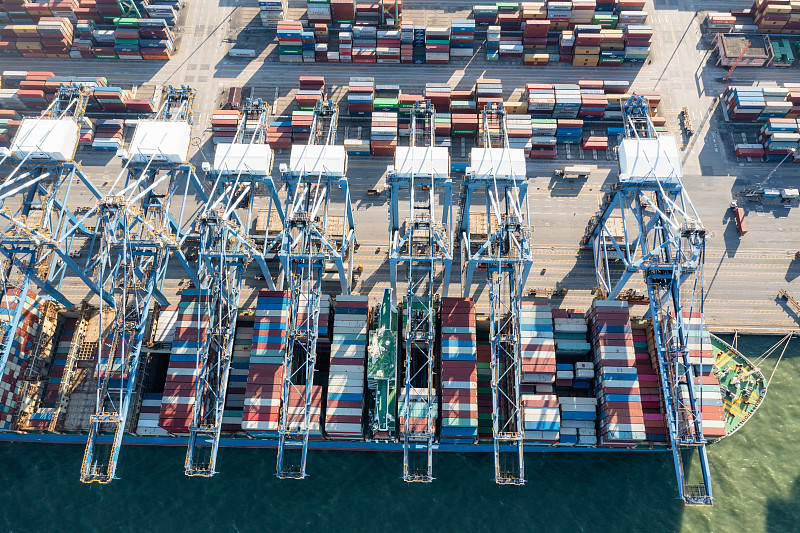 物品红松经中国深圳选择海运运输至美国堪萨斯城