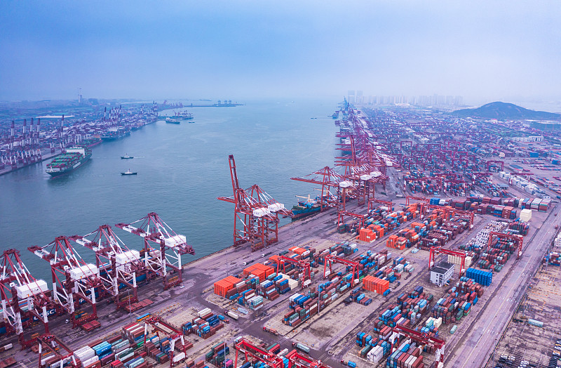 货品木制办公用品从中国厦门使用轮船配送到达美国诺福克