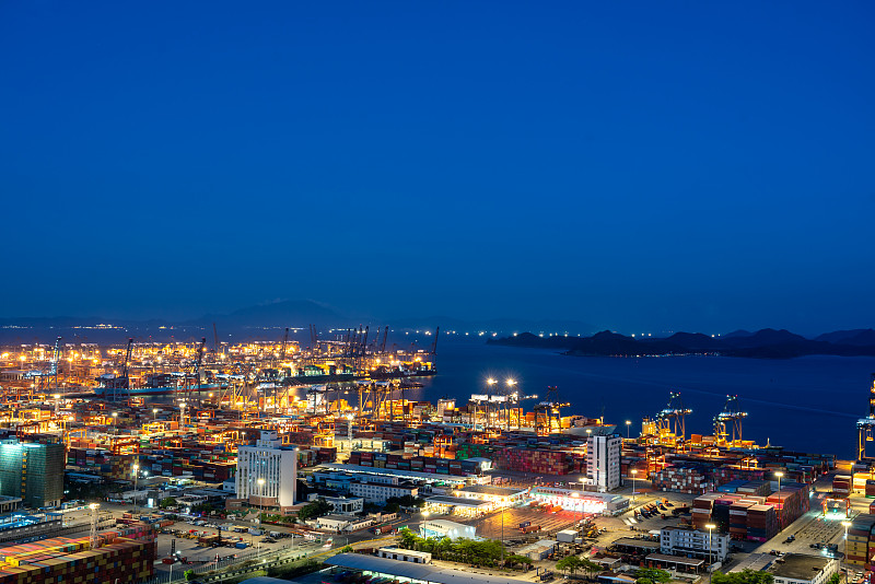 商品手机镜头从深圳采用轮船配送抵达美国沃斯堡