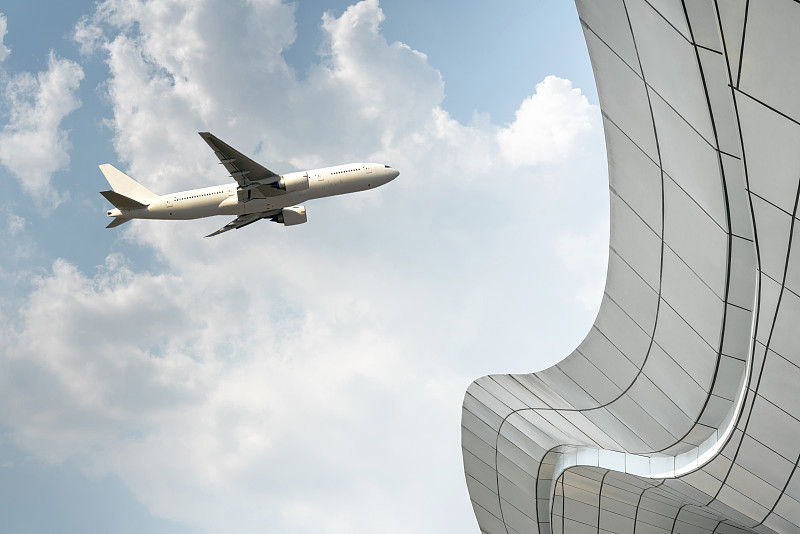 100多艘集装箱船停泊洛杉矶和长滩港、海运价格将会大幅度上涨