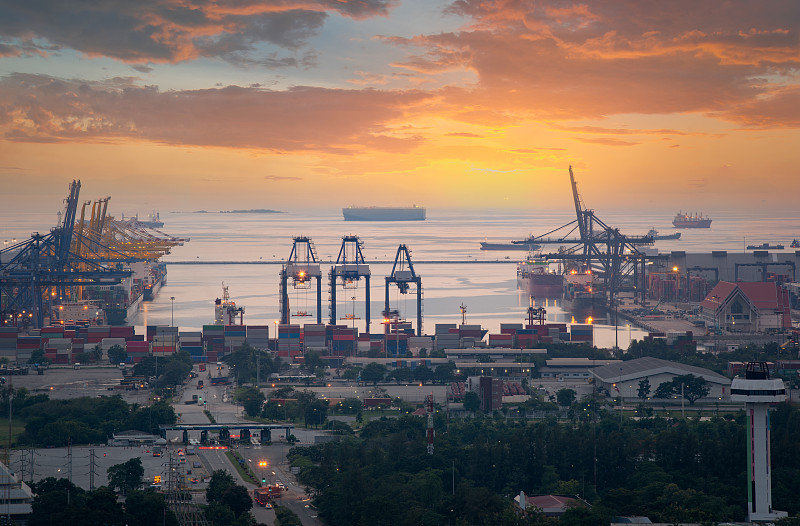 美国卡车停运、海运不能出、快递停止，是真的吗？