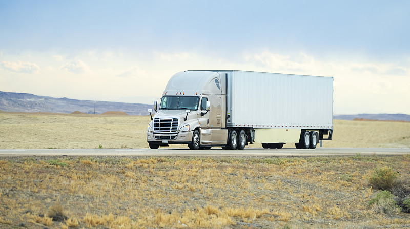 到美国一个小柜海运所有费用,到美国一个柜海运费多少钱