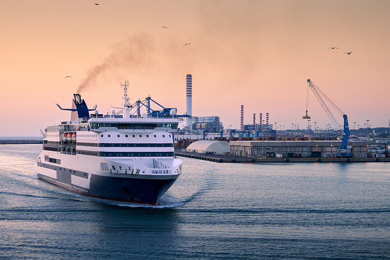 货品钟表从中国东莞选用空运运送至美国洛杉矶