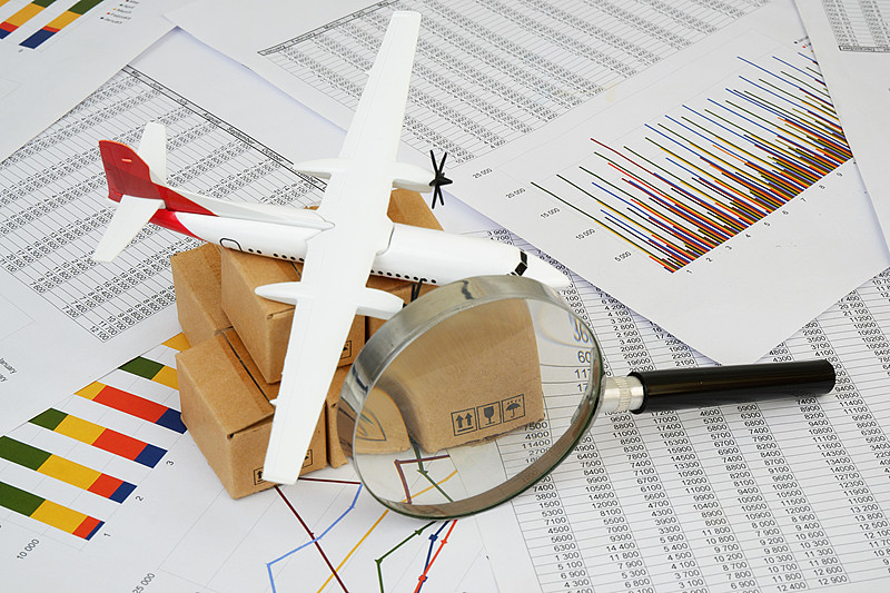 货品车载冰箱经中国广州采用空运货运抵到美国查尔斯顿