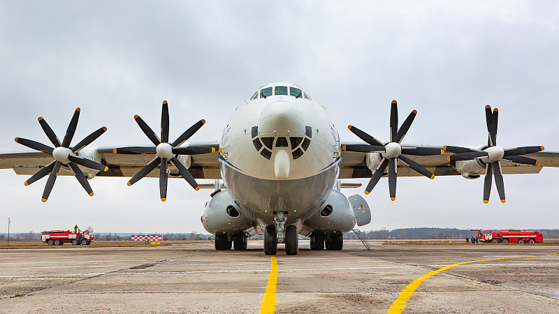 货品吊灯从西安采纳飞机运输抵到美国图森