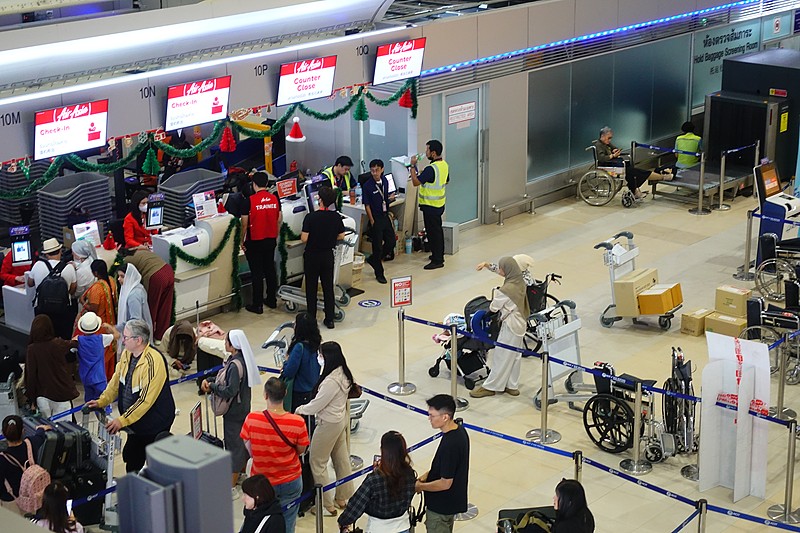 商品手稿经佛山使用飞机运送至美国伯明翰