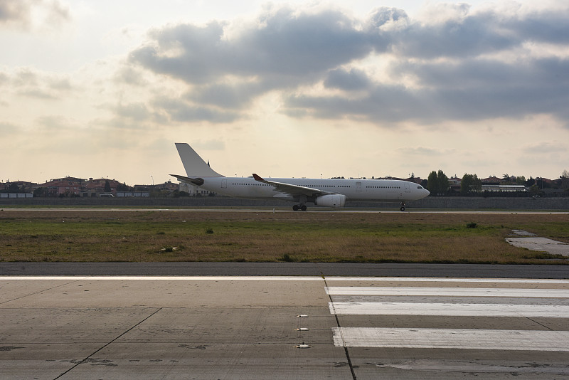 物品笔记本电脑从大连选用飞机物流配送到达美国菲尼克斯