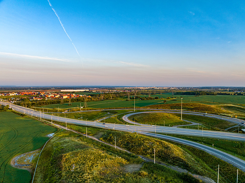 货品折叠床/折叠桌/折叠椅经乌鲁木齐采用空运物流配送到达美国