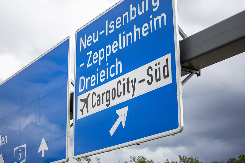 货品洗碗机经中国深圳采用空运运送到美国莫比尔