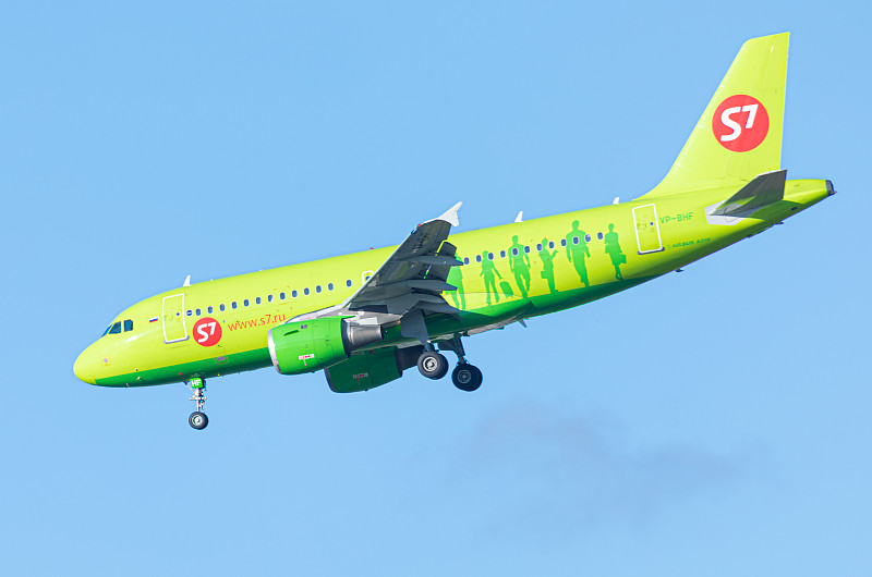 货品绞肉机从上海选用空运配送到达美国纳什维尔